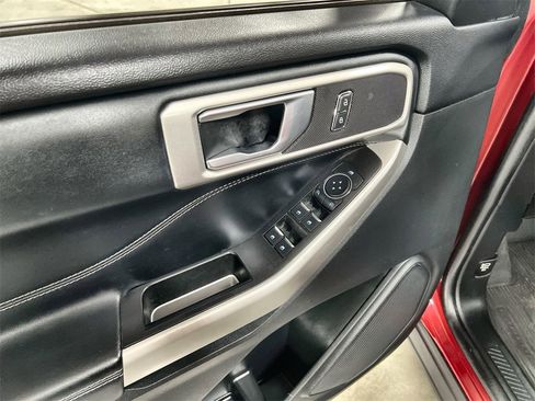 Used 2022 Ford Explorer XLT w/ Equipment Group 202A image 14