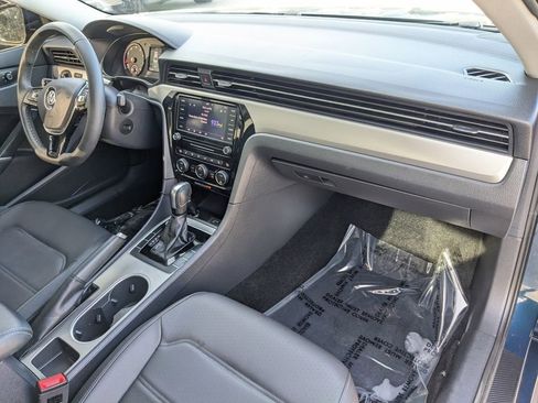 Certified 2022 Volkswagen Passat 2.0T SE image 9