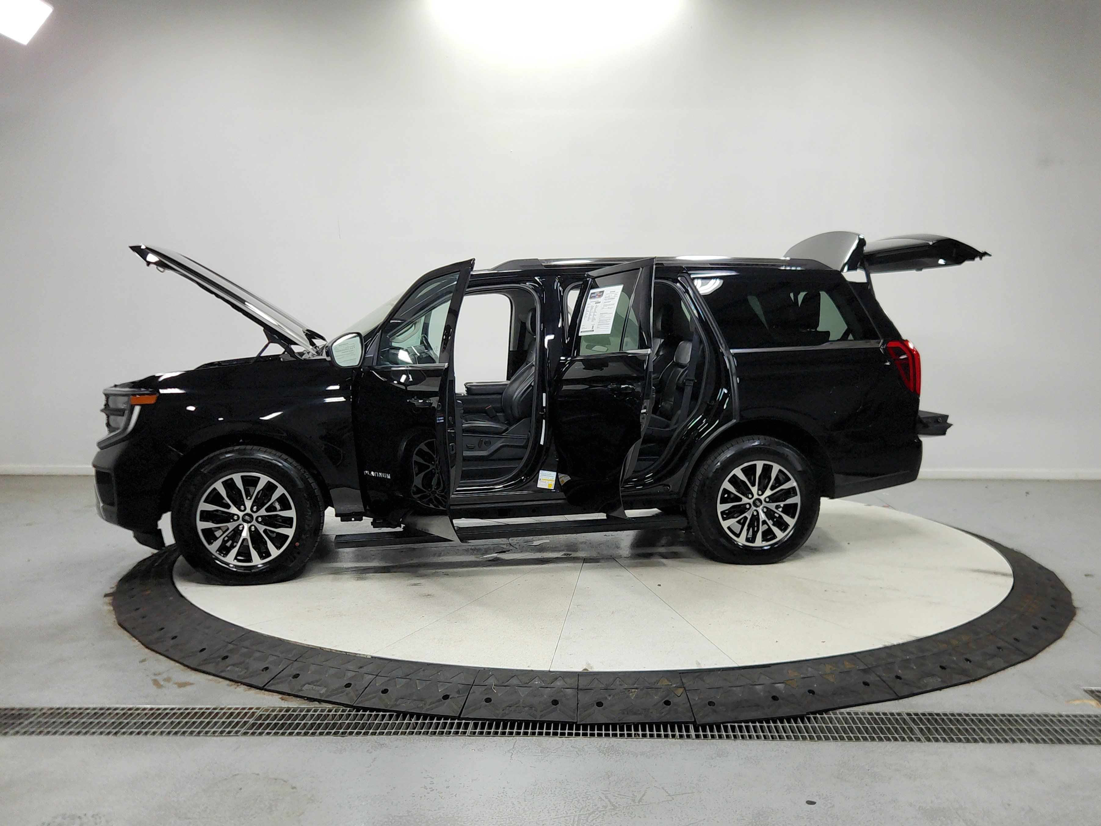 Used 2025 Ford Expedition Platinum AWD/4WD image 13