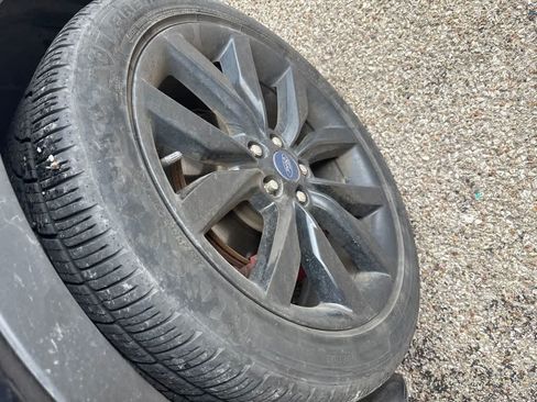 Used 2018 Ford Escape SE w/ SE Sport Appearance Package FWD image 2