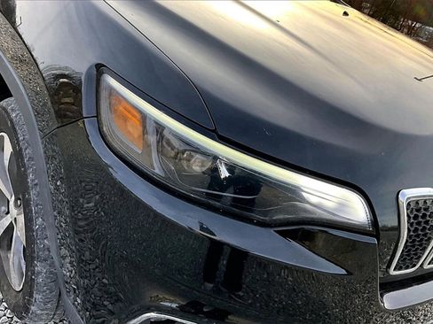 Used 2019 Jeep Cherokee Limited image 27