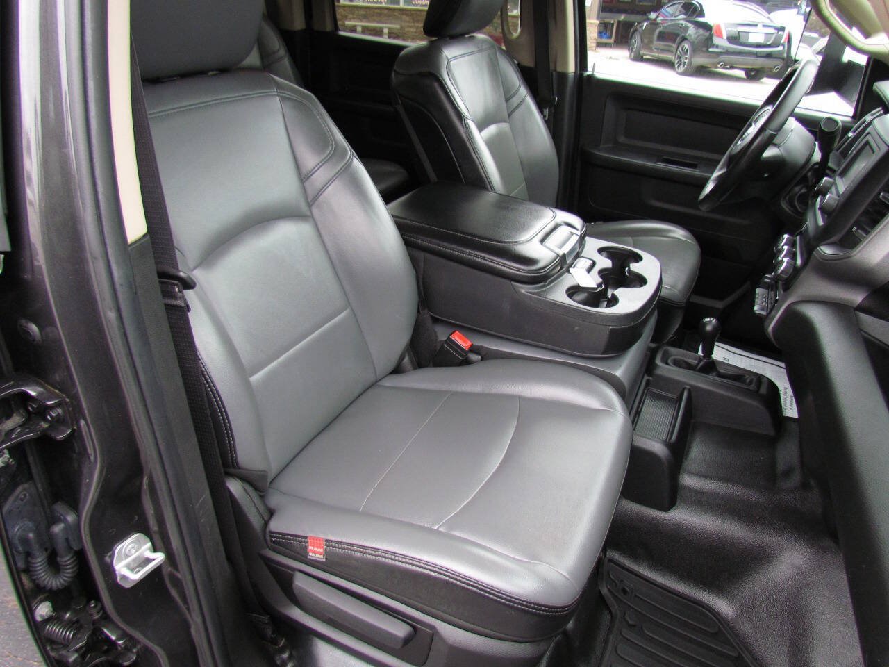 Used 2019 RAM 3500 Tradesman w/ Chrome Appearance Group AWD/4WD image 18