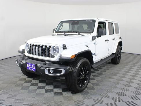 Used 2025 Jeep Wrangler Unlimited Sahara AWD/4WD image 20
