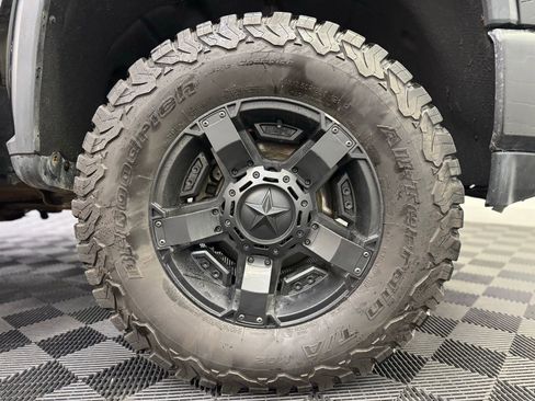 Used 2020 Chevrolet Silverado 2500 LTZ w/ LTZ Convenience Package image 12