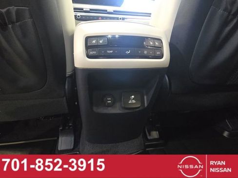Used 2023 Hyundai Palisade Calligraphy image 41