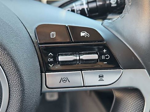 Certified 2025 Hyundai Elantra SEL FWD image 24