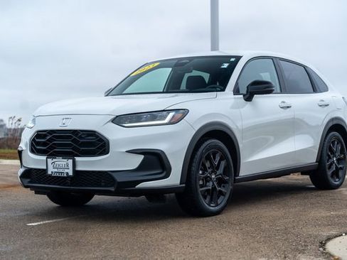 Used 2023 Honda HR-V Sport image 3