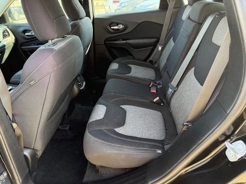 Used 2014 Jeep Cherokee Sport image 9