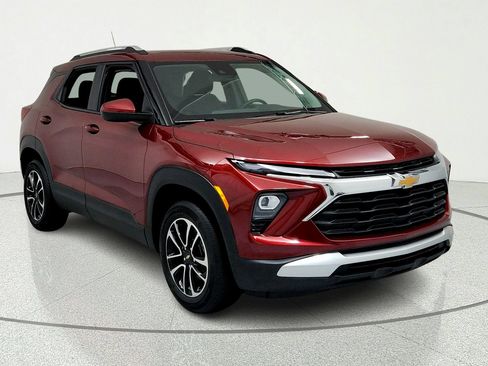 Used 2025 Chevrolet TrailBlazer LT w/ Convenience Package AWD/4WD image 7