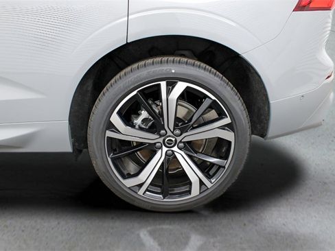 New 2025 Volvo XC60 T8 Ultra w/ Protection Package Premier image 32