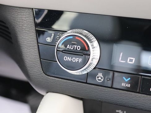 Used 2025 Mitsubishi Outlander 4WD Plug-In Hybrid image 5