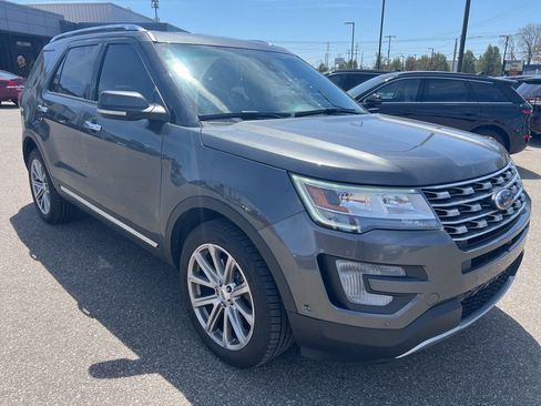 Used 2017 Ford Explorer Limited w/ Equipment Group 301A AWD/4WD image 4