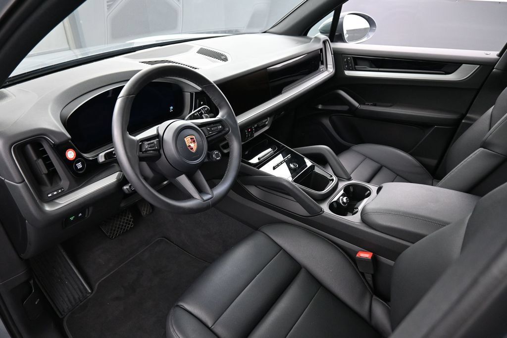 Certified 2026 Porsche Cayenne AWD/4WD image 4