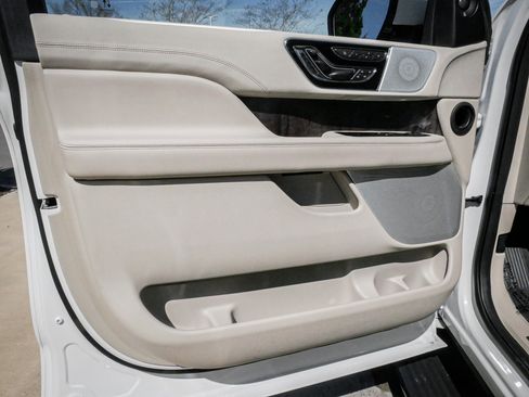 Used 2021 Lincoln Navigator L Reserve AWD/4WD image 14
