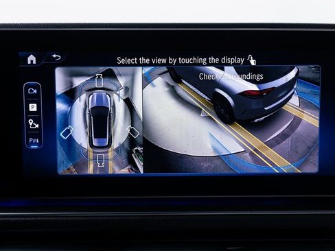 Used 2025 Mercedes-Benz GLE 450e 4MATIC w/ AMG Line Interior image 23
