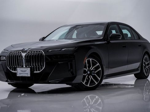 Used 2025 BMW 740i xDrive image 1