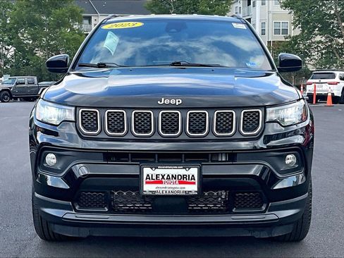Used 2023 Jeep Compass Latitude AWD/4WD image 3