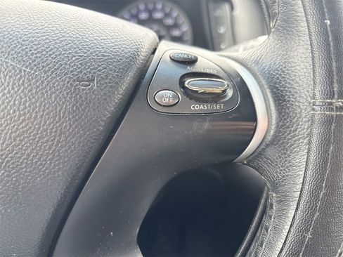 Used 2017 INFINITI Q70 3.7 image 26