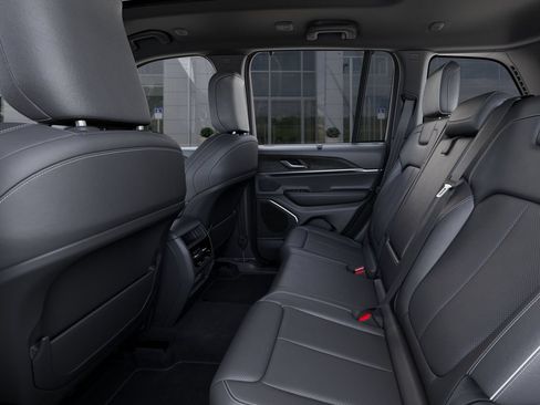 New 2025 Jeep Grand Cherokee Limited w/ Luxury Tech Group II AWD/4WD image 24