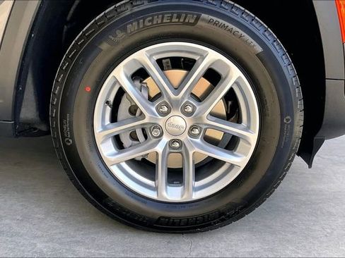 New 2026 Jeep Grand Cherokee Laredo image 10