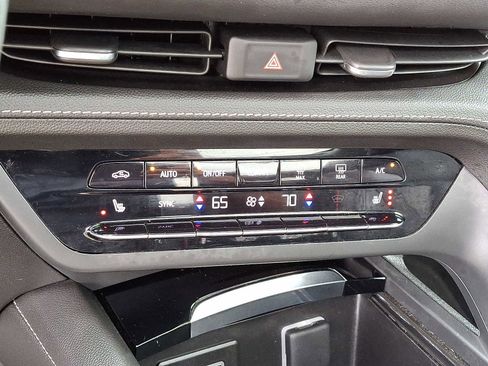 Used 2023 Buick Envision Essence w/ Sport Touring Package image 17