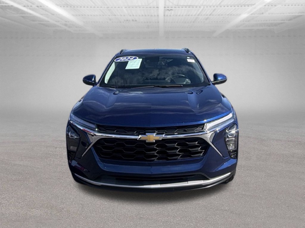 Used 2024 Chevrolet Trax LT w/ Driver Confidence Package FWD image 3