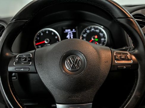 Used 2017 Volkswagen Tiguan S image 17