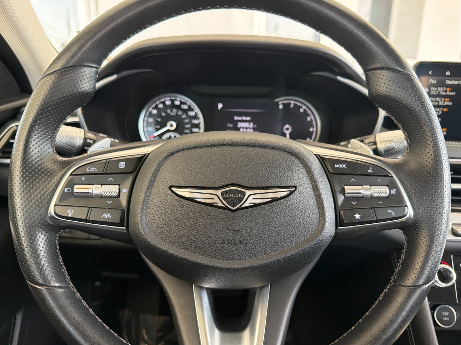 Used 2025 Genesis G70 2.5T RWD image 25