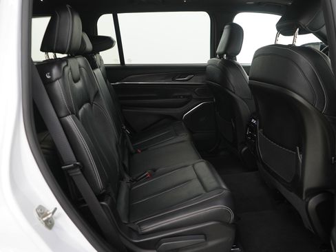 Used 2024 Jeep Grand Cherokee L Overland image 16