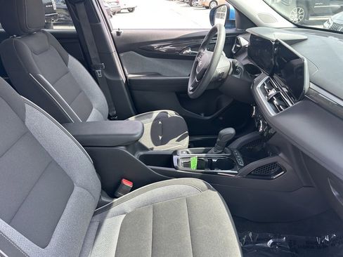 Used 2025 Chevrolet TrailBlazer LT image 30