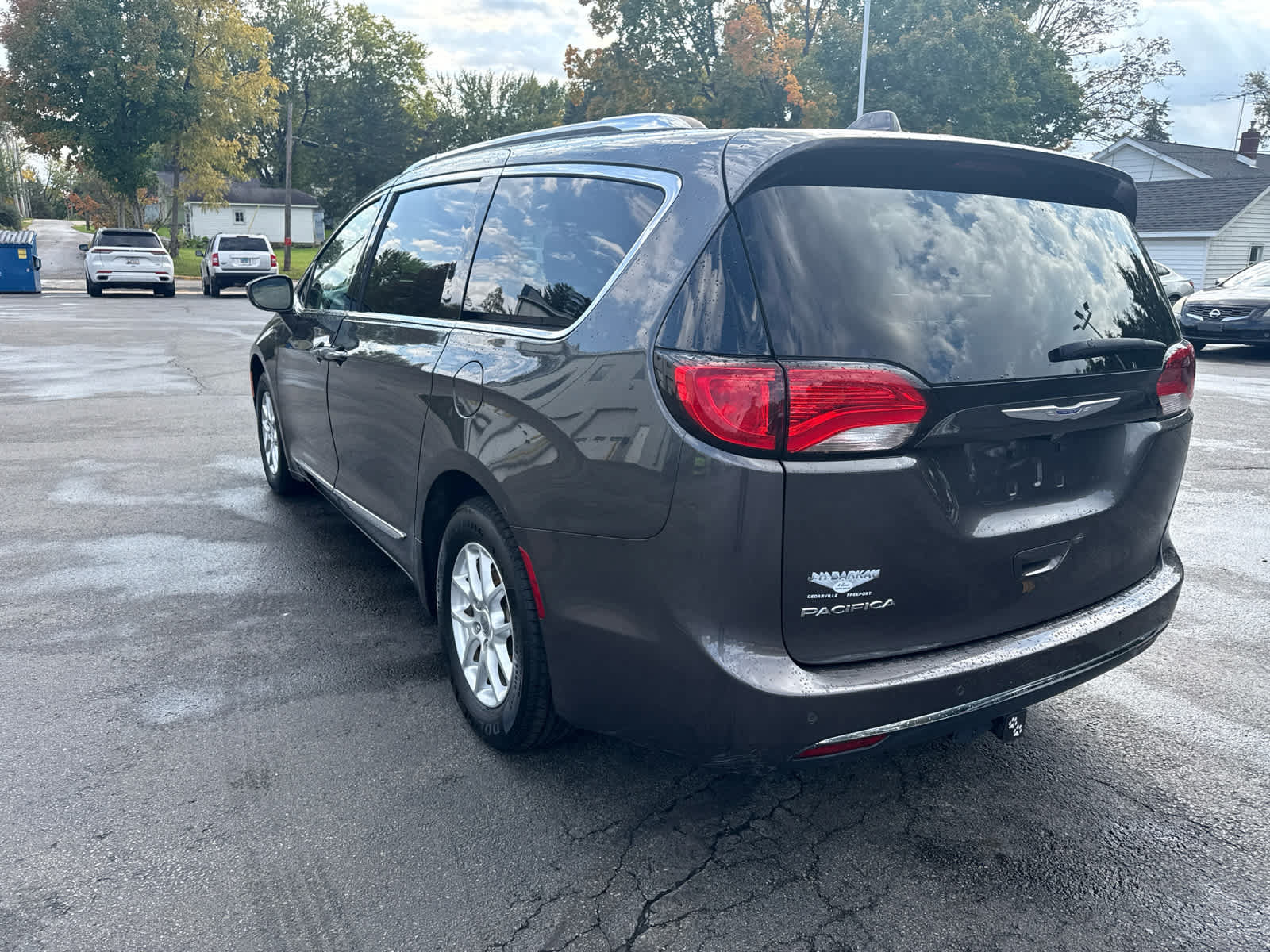 Used 2020 Chrysler Pacifica Touring-L FWD image 5