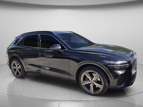 Used 2023 Genesis GV70 2.5T w/ Sport Prestige Package AWD/4WD image 3