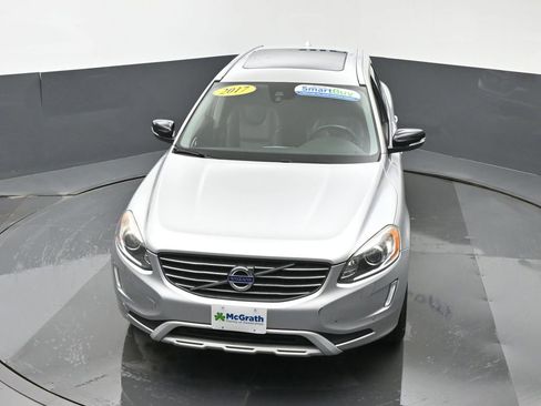 Used 2017 Volvo XC60 T6 Dynamic w/ Preferred Option Package image 28