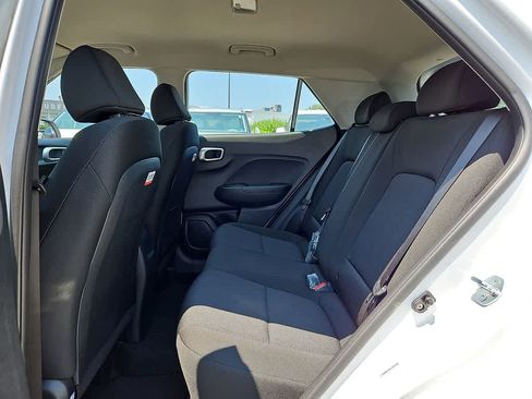 Used 2025 Hyundai Venue SE FWD image 9