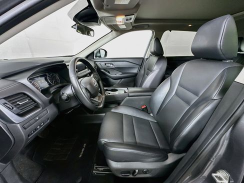 Used 2025 Nissan Rogue SV w/ SV Premium Package FWD image 13