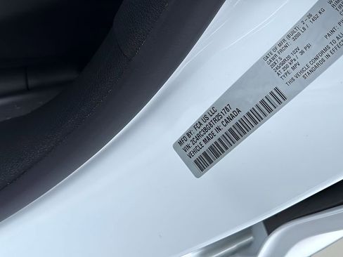 New 2026 Chrysler Pacifica Select image 11