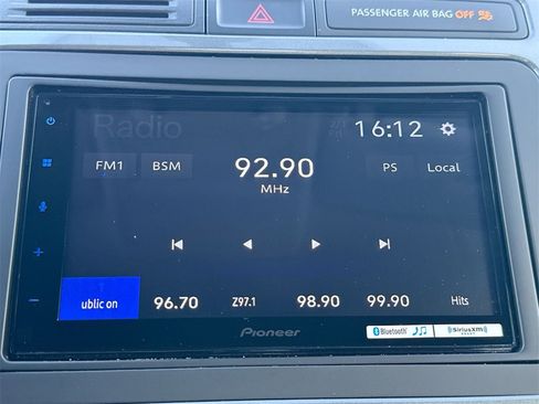 Used 2017 Volkswagen Tiguan S image 12