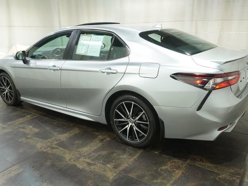 Used 2023 Toyota Camry SE w/ Cold Weather Package FWD image 7