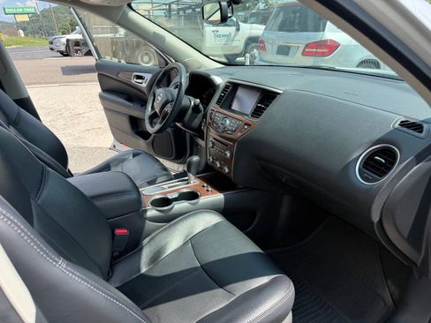 Used 2018 Nissan Pathfinder Platinum FWD image 14