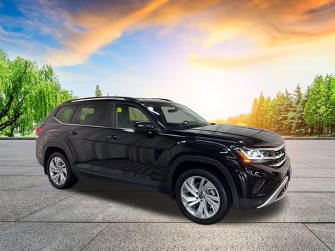 Certified 2021 Volkswagen Atlas SE image 2