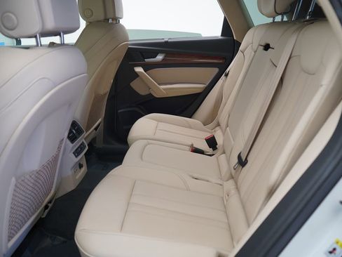 Used 2023 Audi Q5 2.0T Prestige w/ Prestige Package image 7