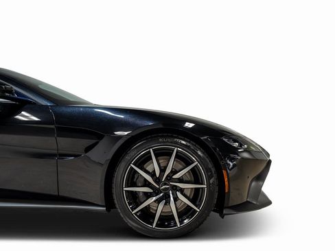 Used 2020 Aston Martin V8 Vantage Coupe image 19