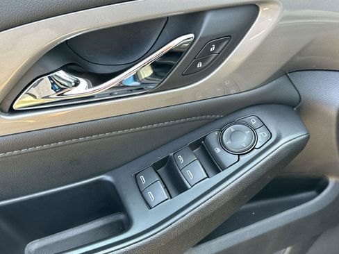 Certified 2022 Chevrolet Traverse LT image 24