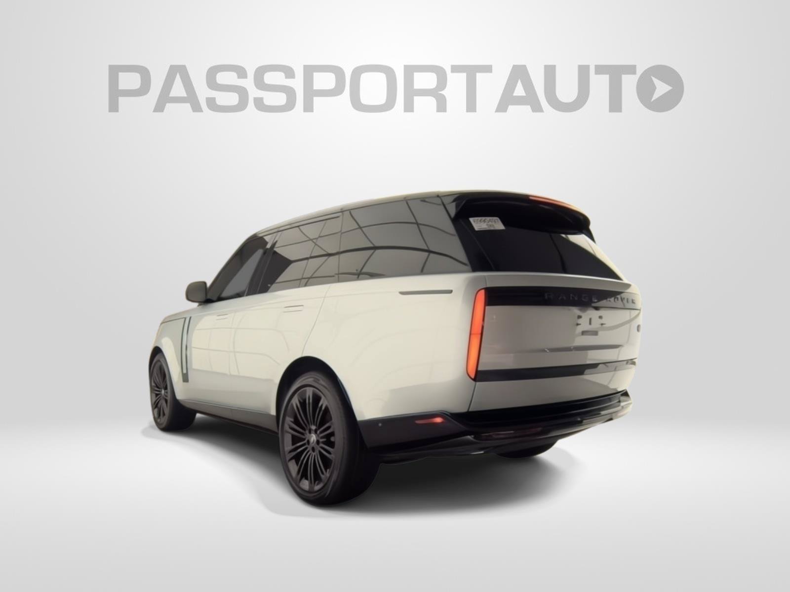 Used 2023 Land Rover Range Rover SE AWD/4WD image 2