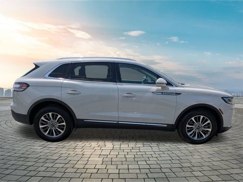 Used 2022 Lincoln Nautilus Reserve AWD/4WD image 4