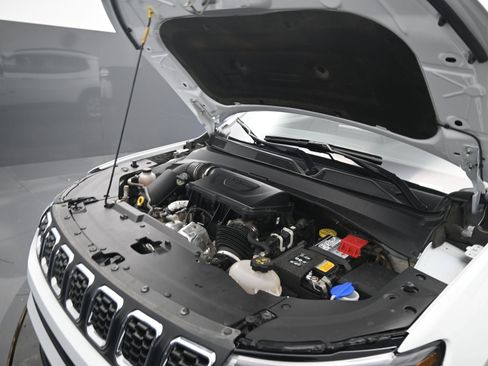 Used 2024 Jeep Compass Latitude image 22