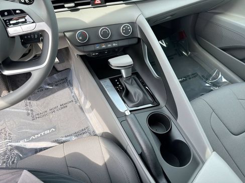 New 2026 Hyundai Elantra SE FWD image 18