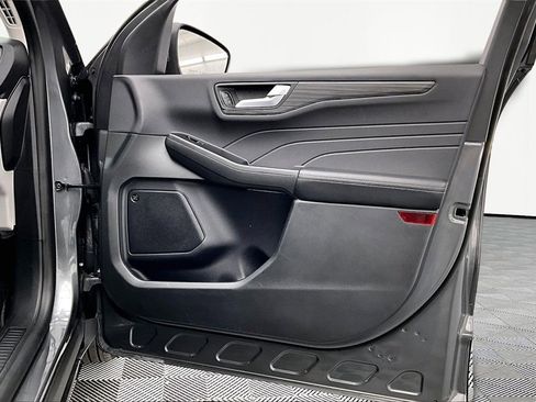 Used 2025 Ford Escape SE w/ PHEV Premium Package image 24