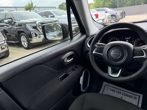 Used 2020 Jeep Renegade Latitude FWD image 19