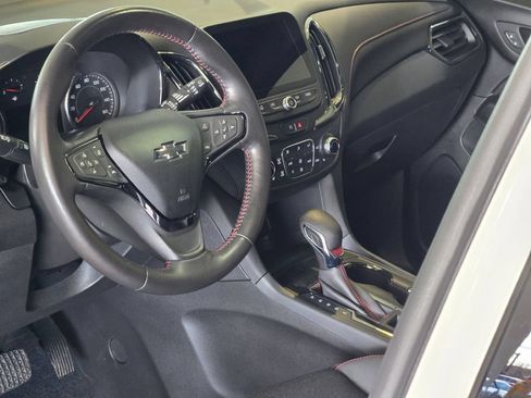 Certified 2022 Chevrolet Equinox RS w/ Infotainment Package FWD image 25